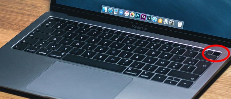 صورة لـ ماذا تفعل عندما لا يتم تشغيل MacOS الخاص بك | macbook-air-power-button-min
