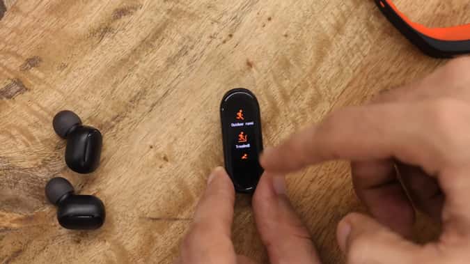 صورة لـ مراجعة Mi Smart Band 4 – أفضل سوار اللياقة البدنية للميزانية المتوسطة؟ | mi-inbuilt-activity-min-DzTechs