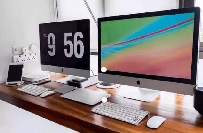 صورة لـ أفضل شاشات التوقف المجانية لجعل شاشتك منتجة عند وضع الخمول | Fliqlo-clock-screensaver-670x439-min-DzTechs