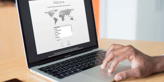 صورة لـ أسباب قد تجعلك ترغب في إعادة تثبيت macOS وكيفية عمل ذلك | factory-reset-mac-670x335-min-DzTechs