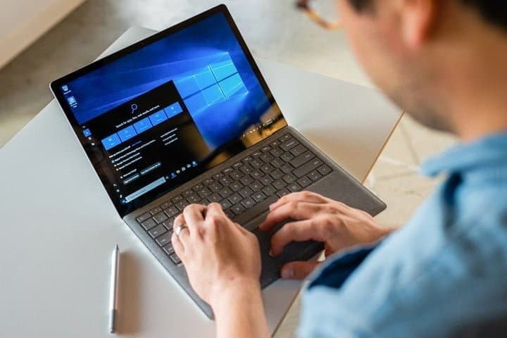 صورة لـ كيفية التأكد من أن جهاز الكمبيوتر الخاص بك يمكنه تشغيل Windows 10 | windows-10-october-2018-update-home-720x720-min-DzTechs