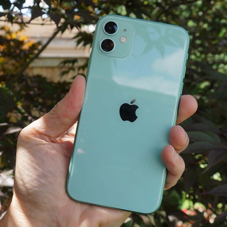 صورة لـ أيُ iPhone هو الأفضل لك؟ العثور على iPhone المناسب لاحتياجاتك تمامًا | Iphone2B11-min-DzTechs