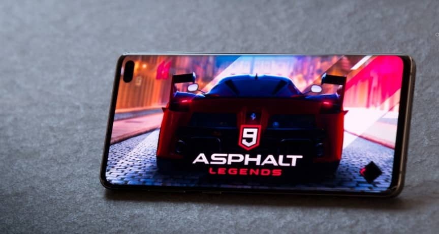 صورة لـ أفضل الهواتف الذكية المخصصة للألعاب | Mobile-gaming-with-Galaxy-S10_main1_F-min-DzTechs