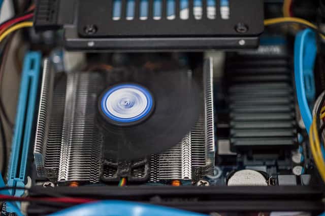 صورة لـ علامات التحذير التي تدل على أن جهاز Mac لديه مشكلة (وماذا تفعل حيالها) | computer-fan-min-DzTechs