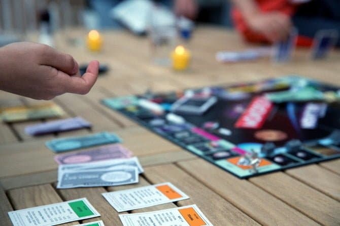 صورة لـ أفضل ألعاب الطاولة المجانية القابلة للطباعة | muo-printable-games-monopoly-min-DzTechs