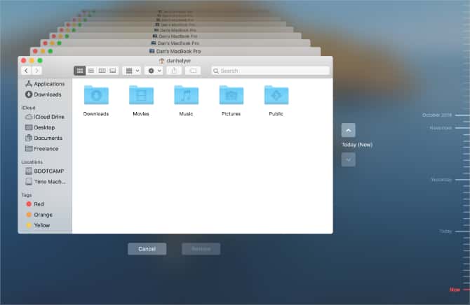 صورة لـ طرق لاستعادة البيانات من النسخ الاحتياطية لـ Time Machine | Time_Machine_app_showing_Home_folder_in_Finder-c6bFyFfs-DzTechs