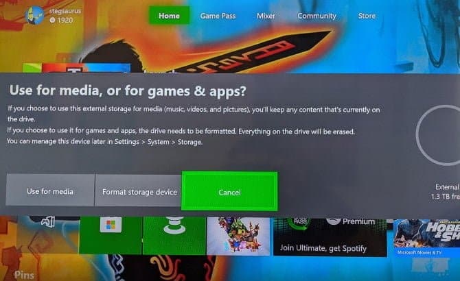 صورة لـ كل ما تحتاج لمعرفته حول محركات الأقراص الخارجية لأجهزة Xbox One | Xbox-One-External-Device-Connected-min-DzTechs