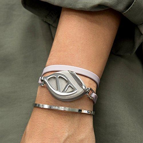 صورة لـ مُقارنة بين الساعات الذكية و أجهزة اللياقة البدنية؟ الاختلافات وكيفية اختيار الجهاز الذي يُناسبك | bellabeat-leaf-urban-health-tracker-silver-11_grande-min-DzTechs