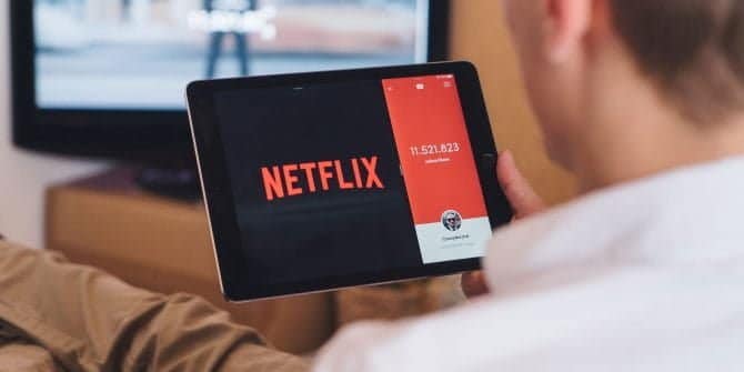 صورة لـ كيف تقرر ما إذا كان عليك شراء iPad أو MacBook | download_movies_ipad_670x335-Rkm2uLfs-DzTechs