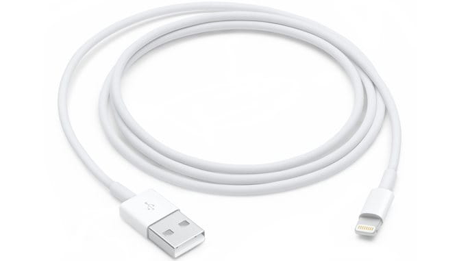 صورة لـ هل لا يتعرف iTunes على iPhone بعد توصيله بالكمبيوتر؟ هنا الإصلاحات | itunes_not_recognizing_iphone_lightning_cable-ur7PiJfs-DzTechs