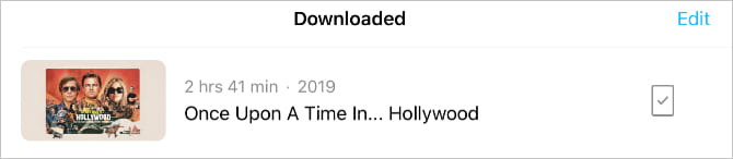 صورة لـ كيفية تنزيل الأفلام على iPad أو iPhone لمشاهدتها في وضع عدم الاتصال | Apple_TV_downloaded_movie_with_device_icon-1AxU3Kfs-DzTechs