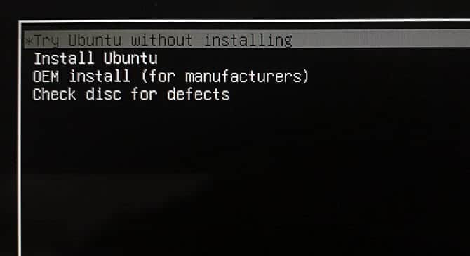 صورة لـ كيفية إنشاء محرك أقراص USB لـ Linux والتمهيد منه على الـ Mac | grub_menu-t0ZCXVfs-DzTechs