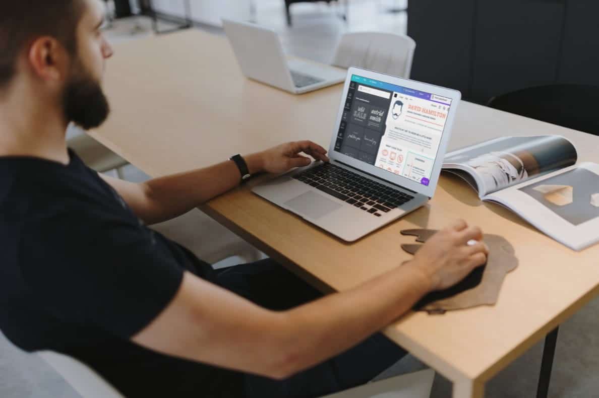 صورة لـ أفضل مواقع إنشاء السيرة الذاتية لإنشاء سيرتك الذاتية باحترافية عبر الإنترنت | resume_builder_online-DybZMUfs-DzTechs