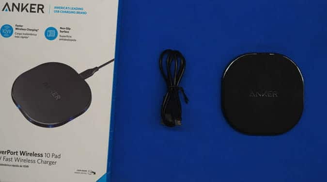 صورة لـ مراجعة الشاحن اللاسلكي Anker 10W Qi – هل هو جدير بما يكفي؟ | anker_wireless_charger_in_the_box-pPmwqLfs-DzTechs