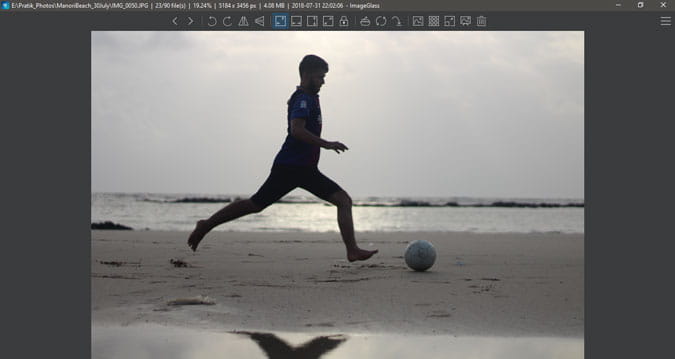 صورة لـ أفضل تطبيقات عرض الصور لنظام Windows (تجميعة 2023) | photo_preview_in_image_glass-D6w9oLfs-DzTechs