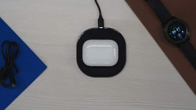 صورة لـ مراجعة الشاحن اللاسلكي Anker 10W Qi – هل هو جدير بما يكفي؟ | top_down_wireless_charging-3LowqLfs-DzTechs