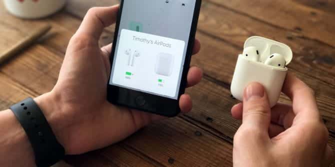 صورة لـ استخدام سماعات AirPods مع أجهزة Android: دليل شامل ونصائح مُهمة وبعض التحذيرات | airpods_tips_670x335-mazVkMfs-DzTechs