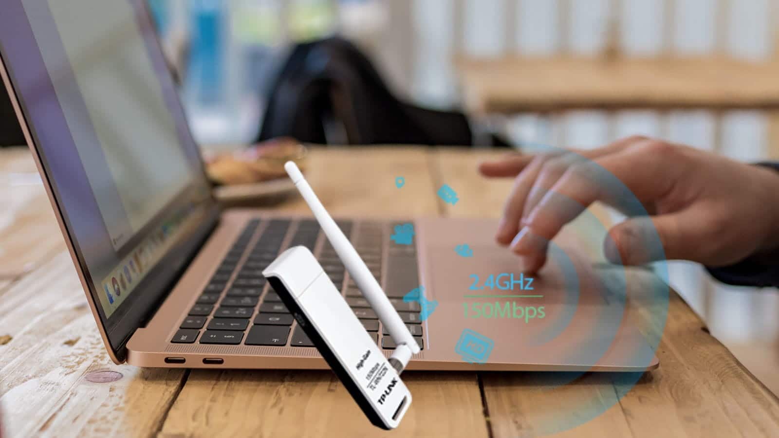 صورة لـ كيفية إنشاء نقطة اتصال فعالة من اتصال WiFi لمشاركة الإنترنت على Mac | macbook_air_2018_lifestyle_0012-XkbH7Mfs-DzTechs