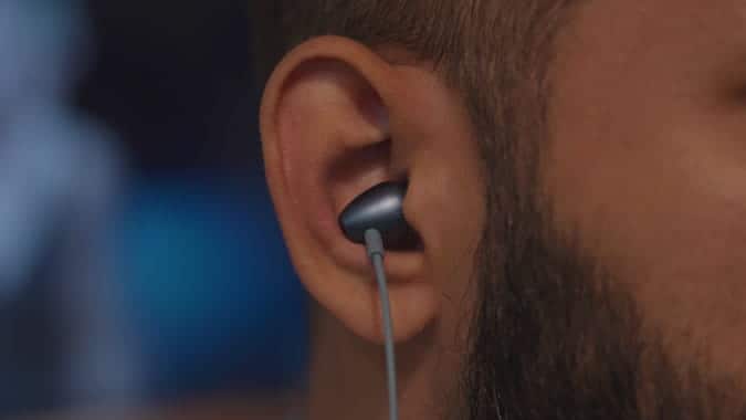 صورة لـ مراجعة السماعات اللاسلكية Zebronics Zeb-Soul التي توضع حول الرقبة – هل تستحق الشراء؟ | neckband_against_auricle-X90A7Mfs-DzTechs