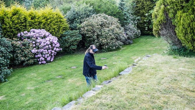 صورة لـ مقارنة بين Oculus Go و Quest وبين Rift: أي نظارات VR تحتاج إلى إستخدامها؟ | oculus_quest_playing_outside_670x377-UFpEQNfs-DzTechs