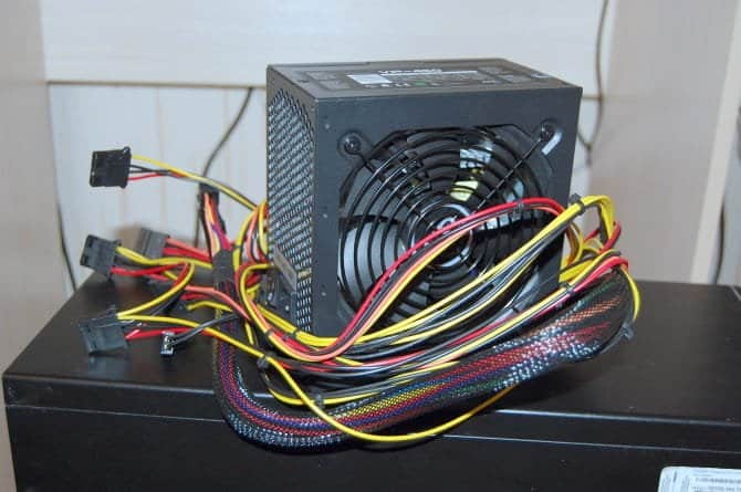 صورة لـ المُكونات والأجزاء الأساسية لجهاز الكمبيوتر وكيفية ترقيتها | muo_diy_pc_parts_psu-4e2YQNfs-DzTechs
