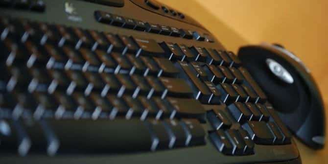 صورة لـ أفضل الأفكار العملية للمُزاح من خلال التعديل على كمبيوتر صديقك | wireless_keyboard_mouse_670x335-hKNNBOfs-DzTechs