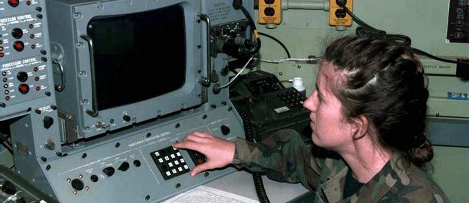 صورة لـ كيفية عزل الكمبيوتر ، الإجراءات الأمنية المُشددة لمن يعانون من جنون الخصوصية | military-computer-DzTechs