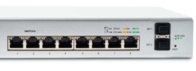 صورة لـ تلميحات حول استكشاف أخطاء اتصال Ethernet البطيء وإصلاحها | network_switch-zJdNJggs-DzTechs