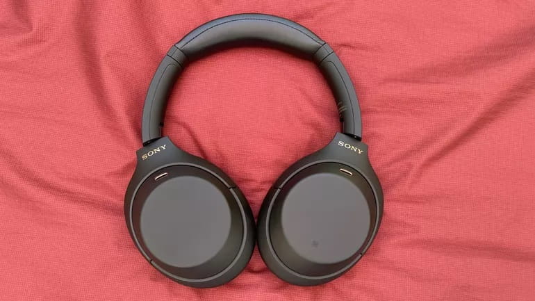 صورة لـ أفضل النصائح والحيل والميزات المخفية على Sony WH-1000XM4 | sony_wh_1000xm4_1-ZKG5Fhgs-DzTechs