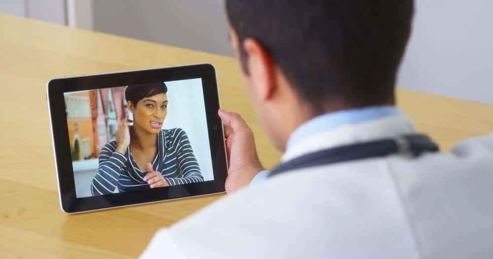 صورة لـ أفضل النصائح والحيل الخاصة بمؤتمرات الفيديو للأشخاص الذين يعملون من المنزل | video_conference_etiquettes-gWxQZfgs-DzTechs