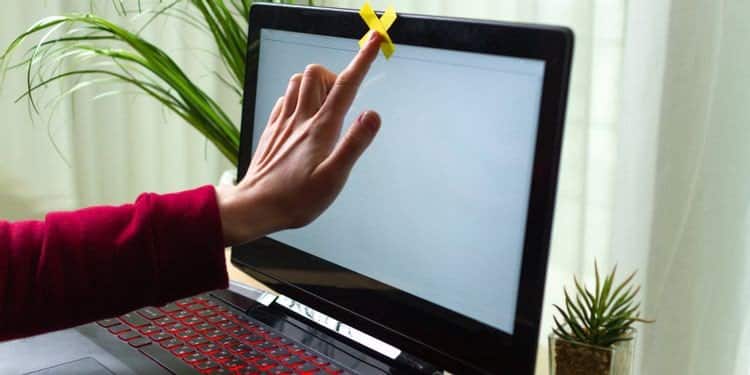 صورة لـ ما مدى سهولة اختراق شخص ما لكاميرا الويب الخاصة بك؟ | 16zbGxYFOSAXcIDNvJ9w4WA-DzTechs