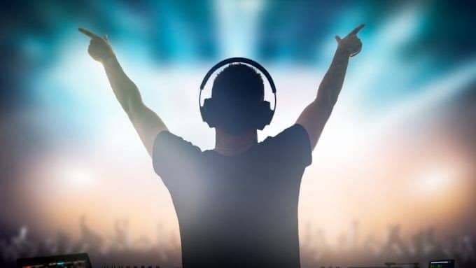 صورة لـ كيفية تشغيل الصوت على سماعات الرأس ومكبرات الصوت في نفس الوقت على Windows 10 | 1JaKNGxZdBwBl3GW8v6JYwQ-DzTechs