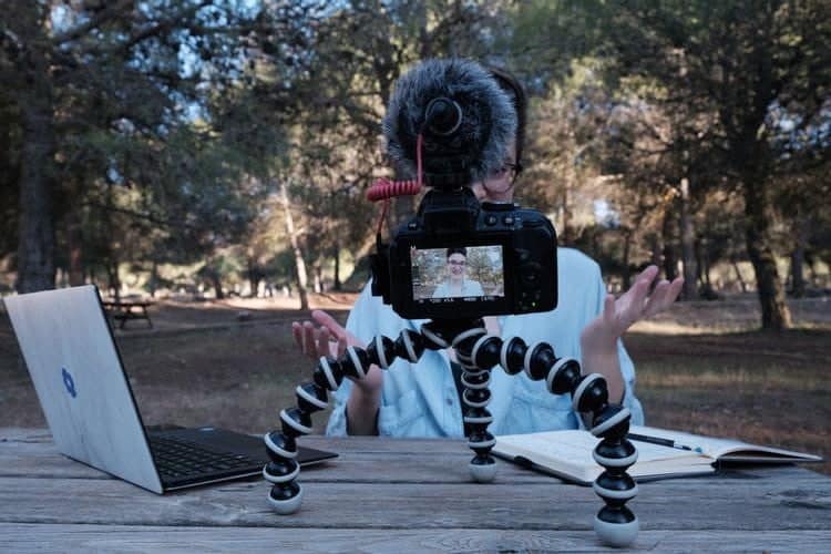 صورة لـ كيفية إنشاء استوديو YouTube منخفض التكلفة: أشياء ستحتاج إليها | 1djAiJf2kqwx3rAEtTJ4KOg-DzTechs