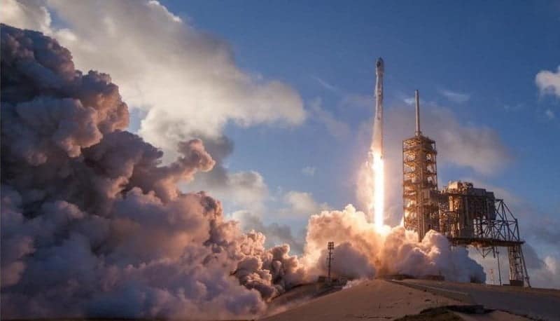 صورة لـ كيفية مشاهدة عمليات إطلاق الصواريخ الخاصة بـ SpaceX مباشرةً | 1QColpghZ34wlYWPooqfgBA-DzTechs