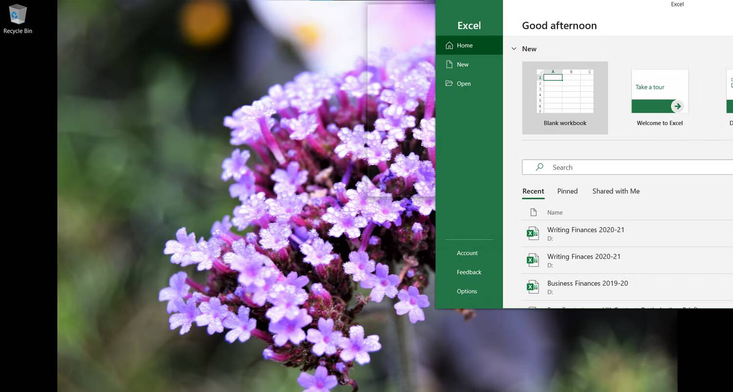 صورة لـ كيفية تقسيم الشاشة في Windows 10 إلى العديد من النوافذ | placing-excel-window-in-corner-of-split-screen