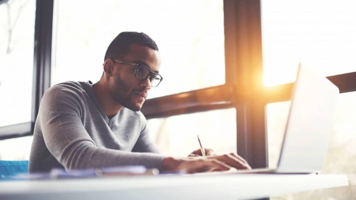 صورة لـ هل مللت من البقاء وحيدًا؟ خيارات بديلة أفضل من مشاهدة Netflix | 1KoF08uY-LG6MI2-6HO9omQ-DzTechs