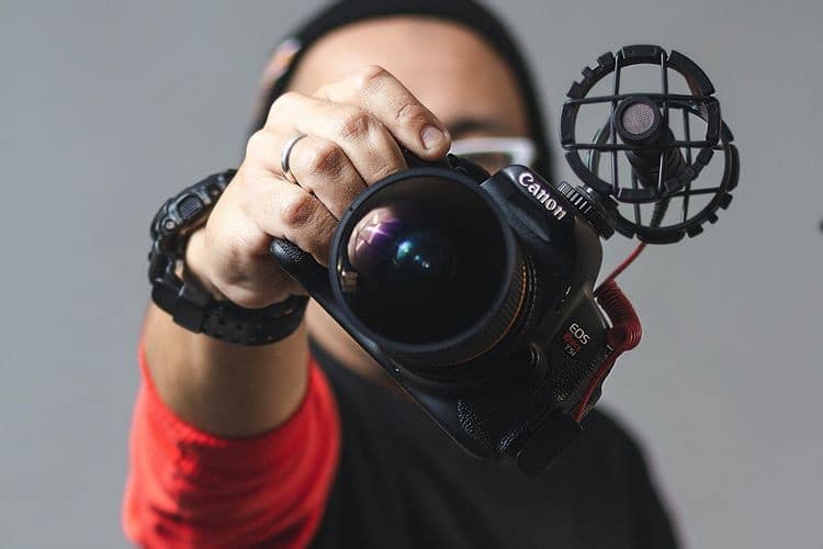 صورة لـ كيفية بدء التدوين المرئي: أفضل النصائح للمبتدئين | 1DoxxzcwvgkquCnKNXLhl2Q-DzTechs