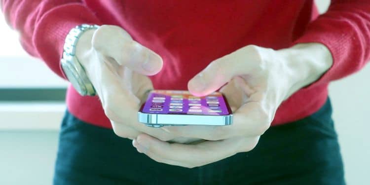 صورة لـ لماذا الـ iPhone يتلقى ميزات جديدة بشكل بطيء للغاية؟ | 1yb8b2E2Vw2HA9qTb5PeNzw-DzTechs