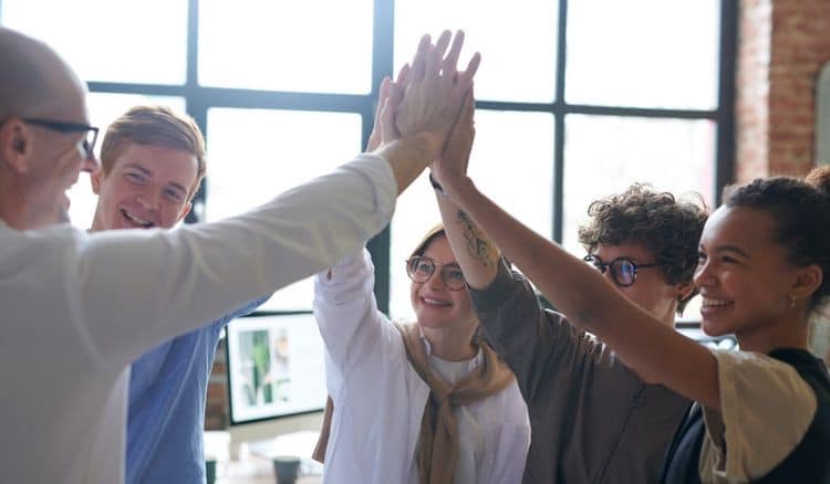 صورة لـ كيفية إجراء اجتماع تحضيري ناجح لمشروع ما | 12cjn94J-mS07bIJKX3LBRA-DzTechs