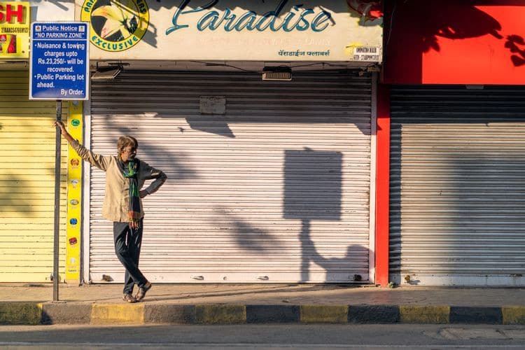 صورة لـ إيجابيات وسلبيات التصوير واسع الزاوية في تصوير الشوارع | 181UJHPppH1_yk_5448NvHw-DzTechs