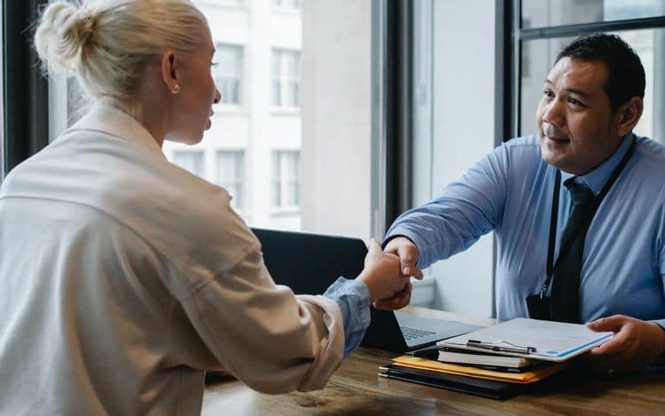 صورة لـ مهارات التفاوض المثالية التي تحتاجها للحصول على عرض عمل رائع | 1cJJ9TLZUWfAmGPLvPgkhXA-DzTechs