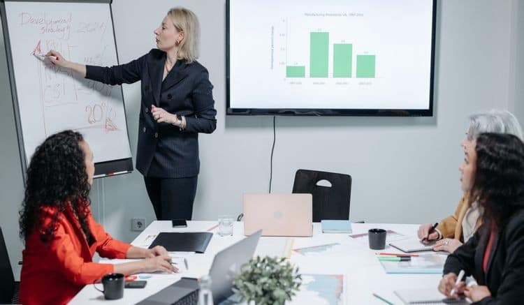 صورة لـ كيفية إجراء اجتماع تحضيري ناجح لمشروع ما | 1jL3809-8DSlvA0cprAk3pw-DzTechs