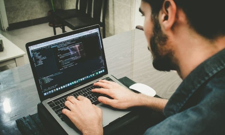 صورة لـ كيف يُمكن للقرصنة الأخلاقية أن تُوقف المُتسللين | 1630eIeDxx6Q0-rUGZLhjDQ-DzTechs