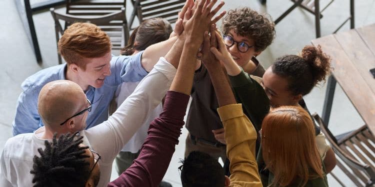 صورة لـ كيف إنشاء سيرة عامل مُستقل مثالية | 18C6rsOhO1-PUdg3hj9xbew-DzTechs