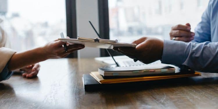 صورة لـ كيف إنشاء سيرة عامل مُستقل مثالية | 1Hz6tqACbXeNFO6Ti5MT4_w-DzTechs