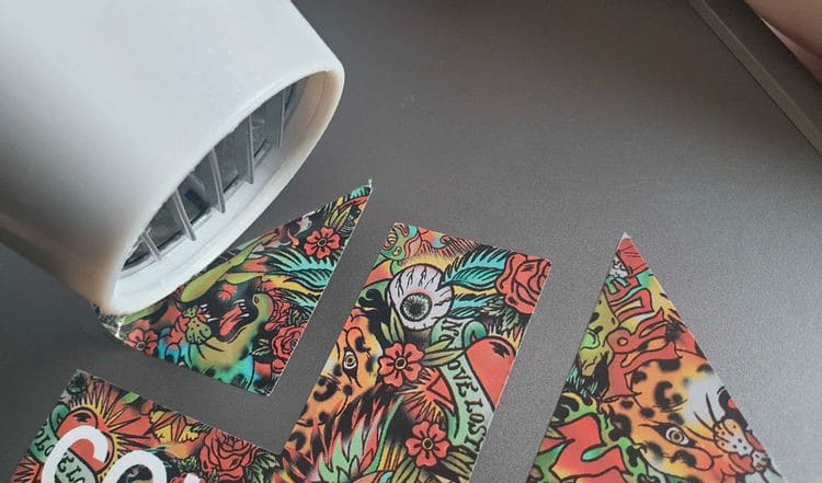 صورة لـ كيفية إزالة الملصقات من جهاز الكمبيوتر الخاص بك | 1vOlUgBtCADMUp3gn7E77ug-DzTechs