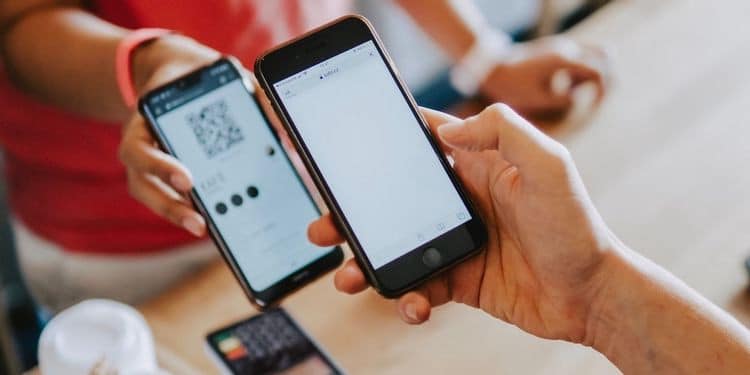 صورة لـ العيوب المُحتملة المُصاحبة لاستخدام Apple Pay على المُستهلك والتاجر | 1RISLiIqiEheRd_0-lTyE8w-DzTechs