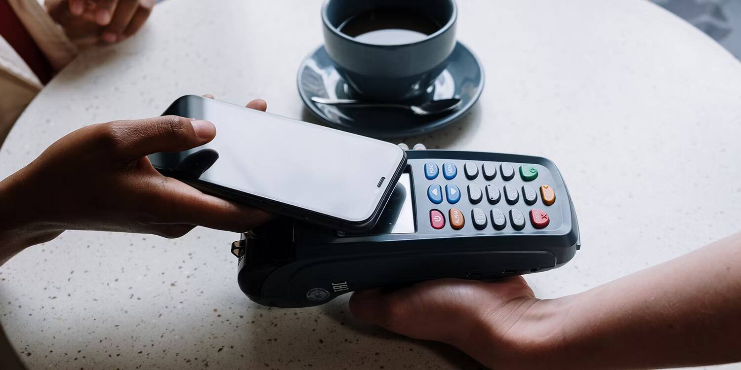 صورة لـ العيوب المُحتملة المُصاحبة لاستخدام Apple Pay على المُستهلك والتاجر | Reasons-to-Use-Apple-Pay-Featured