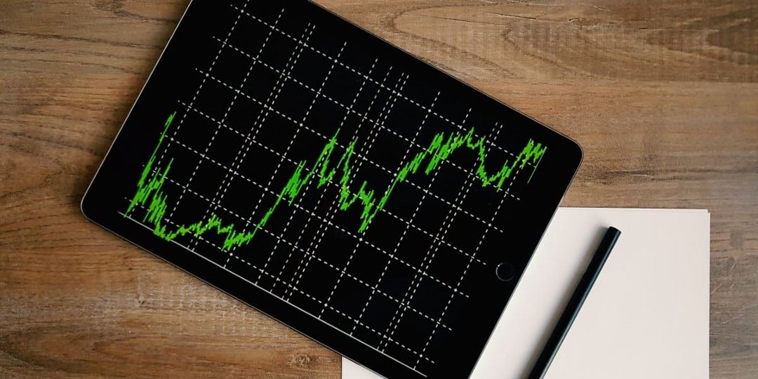 صورة لـ ما هو علم النفس التجاري؟ وكيف يُؤثر على تداولك بالعملات المشفرة؟ | 1JR3m_OcLs20ptyypv5cs4Q-DzTechs