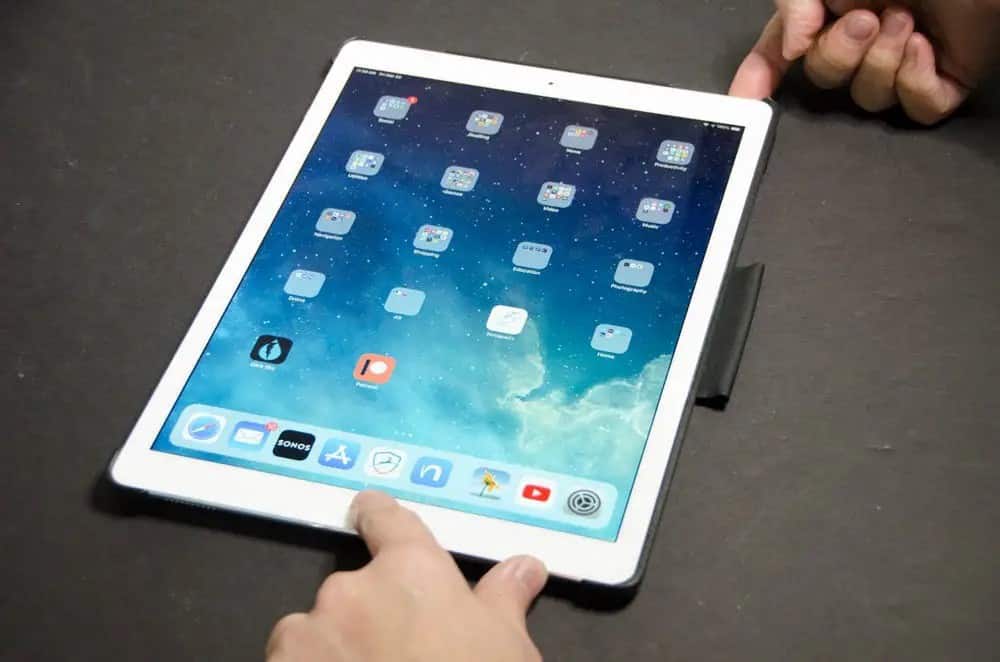 صورة لـ كيفية فرض إعادة تشغيل الـ iPad Pro | 1RaSa2vbe5jzvJCYUf5W6LA-DzTechs